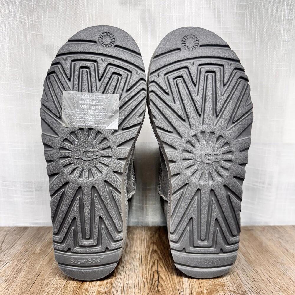 UGG Classic Mini Boots Womens 6 Gray Suede Rubber Logo Cozy‎ Winter NWB Cabin - Picture 9 of 9